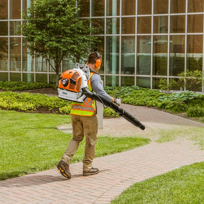 STIHL BR 600 Gas Powered Backpack Leaf Blower (64.8cc)