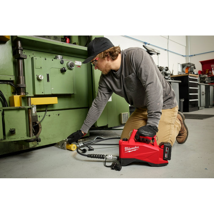 Milwaukee M18™ 60" 3 10,000psi Brushless Single Acting Hydraulic Pump