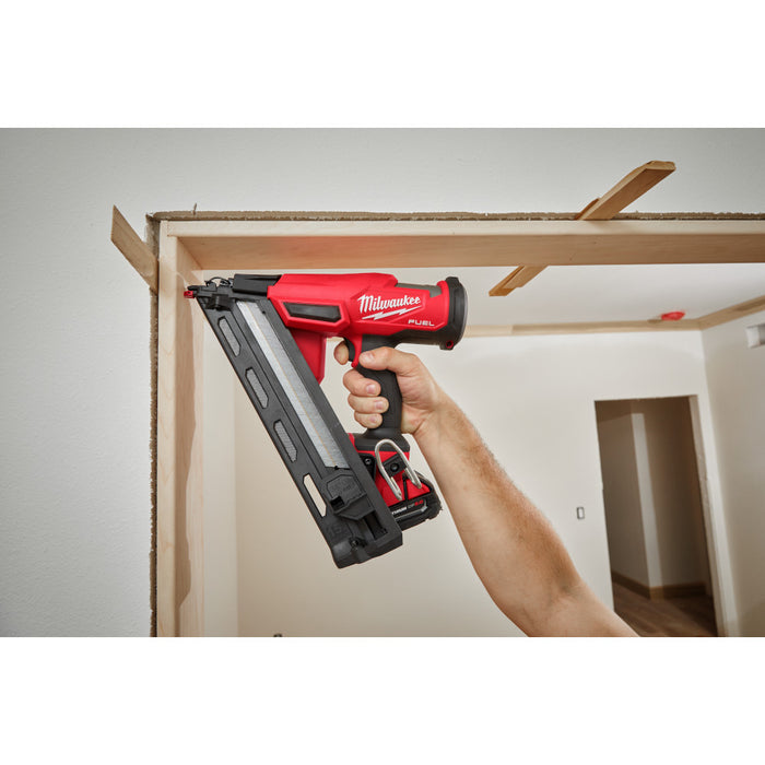Milwaukee M18 FUEL™ 15 Gauge Finish Nailer Kit