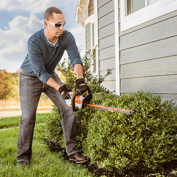 STIHL HSA 40 Cordless Battery Hedge Trimmer Kit