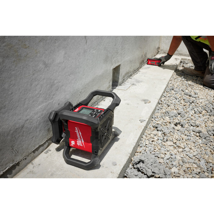 Milwaukee M18 Red Exterior Dual Slope Rotary Laser Level Kit w/ Tripod