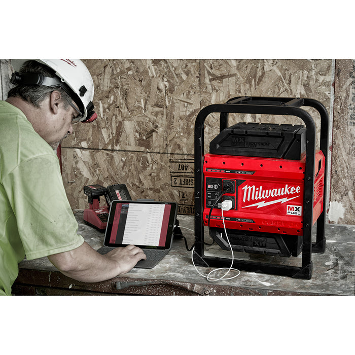 Milwaukee MX FUEL CARRY-ON 3600W/1800W Power Supply