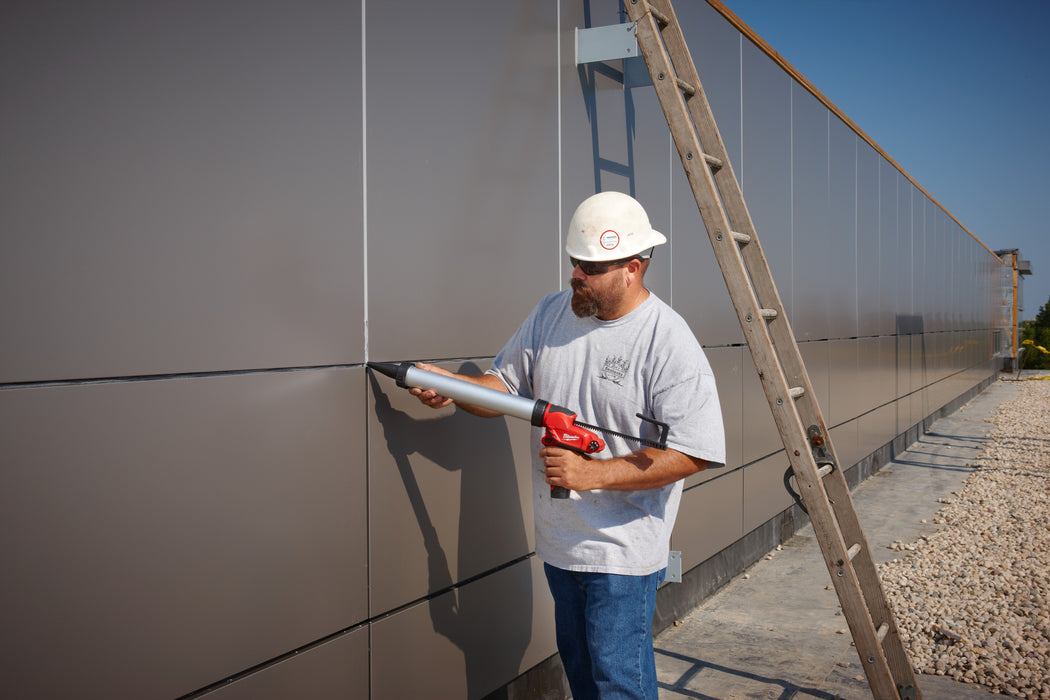 Milwaukee M12 20 oz. Aluminum Barrel Sausage Caulk Gun Kit