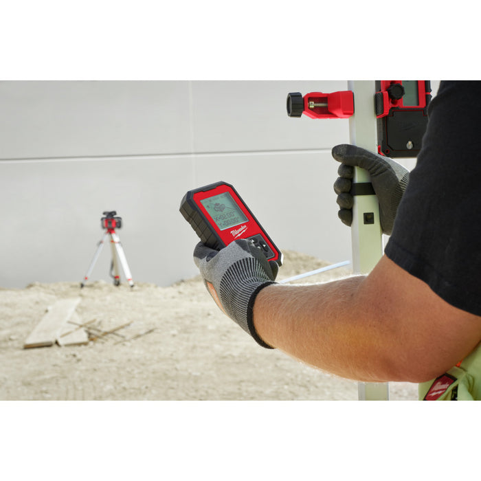 Milwaukee M18 Red Exterior Dual Slope Rotary Laser Level Kit w/ Tripod