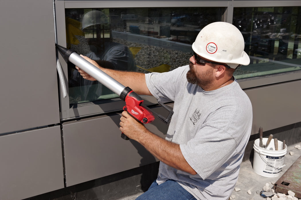 Milwaukee M12 20 oz. Aluminum Barrel Sausage Caulk Gun Kit