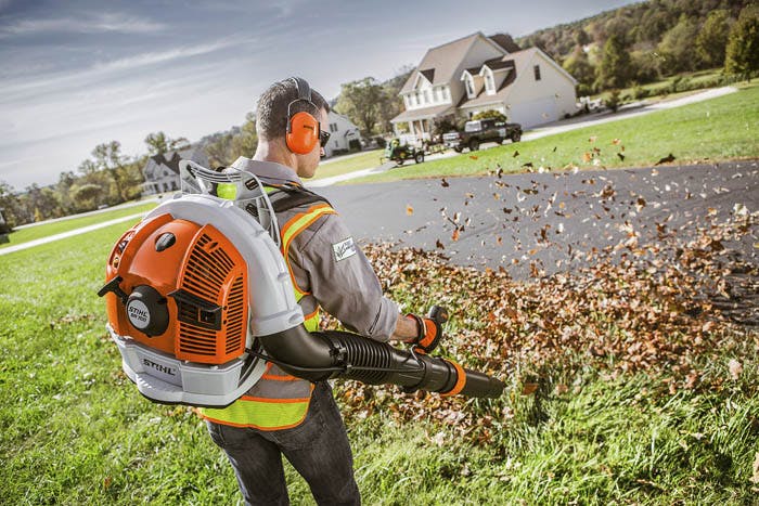 STIHL BR 700 Gas Powered Backpack Leaf Blower (64.8cc)