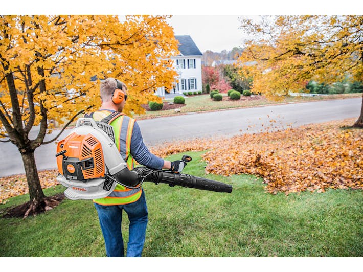 STIHL BR 800 MAGNUM X Gas Powered Backpack Leaf Blower (79.9cc)