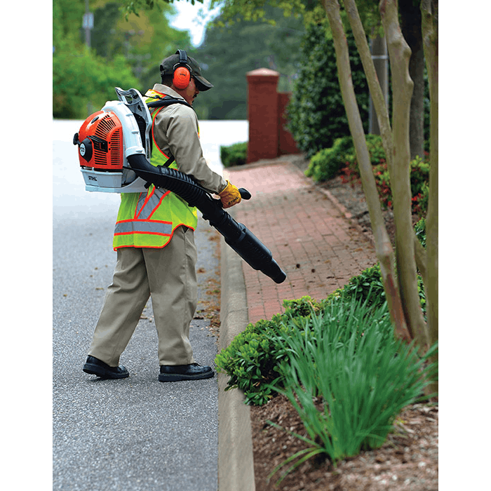 STIHL BR 500 Quiet Gas Powered Backpack Leaf Blower (64.8cc)