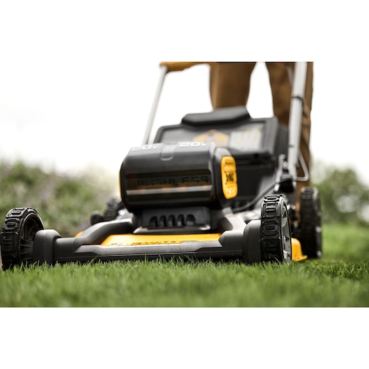 DeWalt 2X20V MAX XR® 21" Brushless Cordless RWD Self-Propelled Lawn Mower Kit