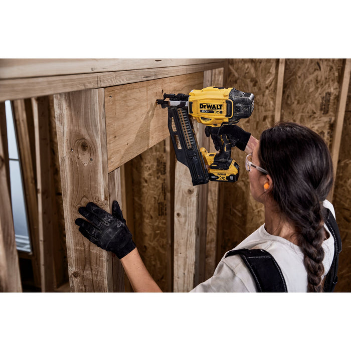 Dewalt 20V MAX XR 30° Brushless Cordless Paper Collated Framing Nailer - Tool Only