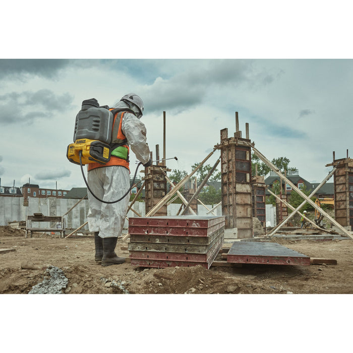 DeWalt 20V MAX Concrete Chemical Sprayer Kit