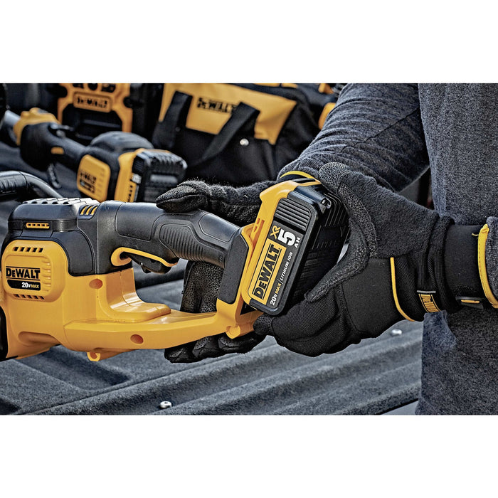 DeWalt 20V MAX 22" Hedge Trimmer Kit