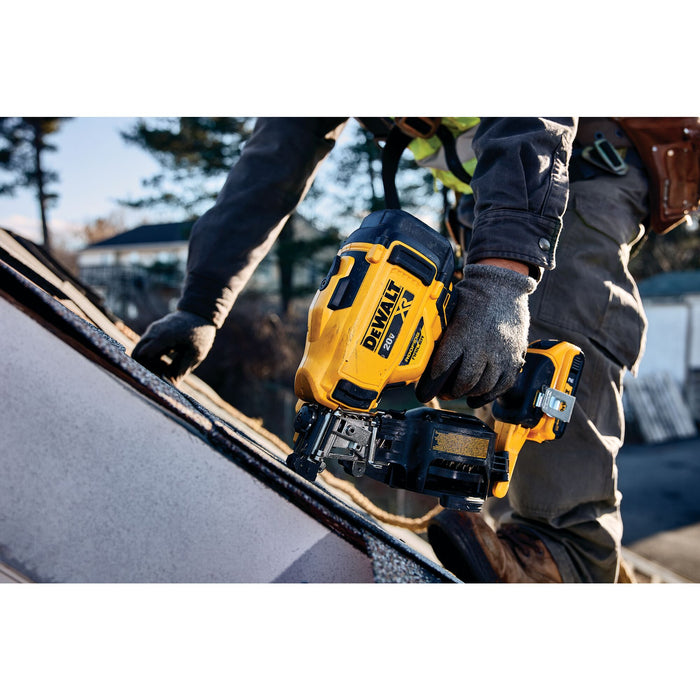 DeWalt 20V MAX 15° Cordless Coil Roofing Nailer Kit