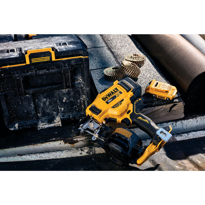 DeWalt 20V MAX 15° Cordless Coil Roofing Nailer Kit