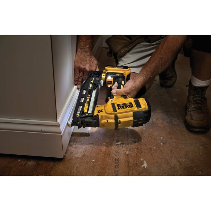 DeWalt 20V MAX XR 16 Gauge Angled Finish Nailer - Kit