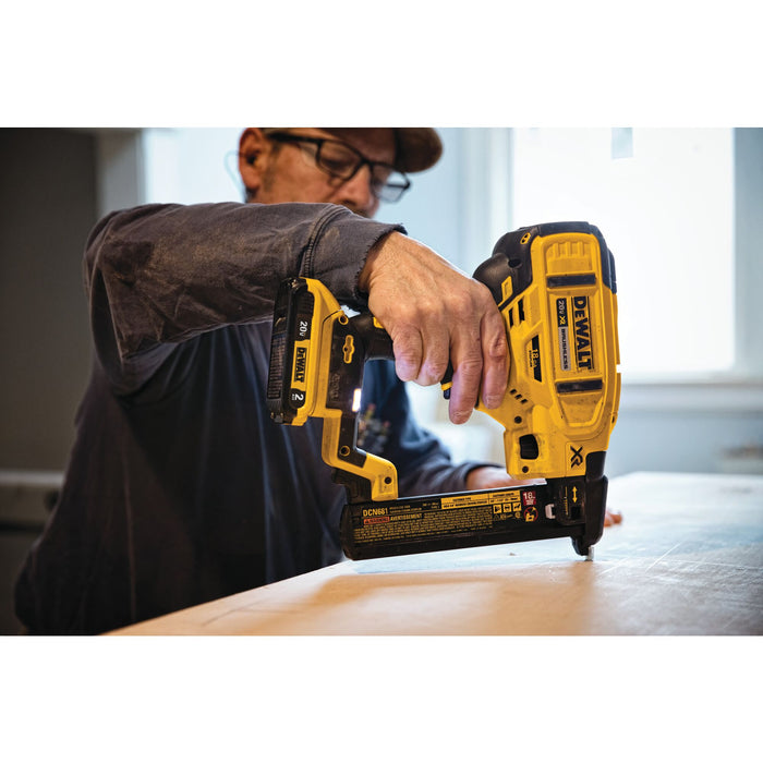 DeWalt 20V MAX XR 18 Gauge Cordless Narrow Crown Stapler Kit