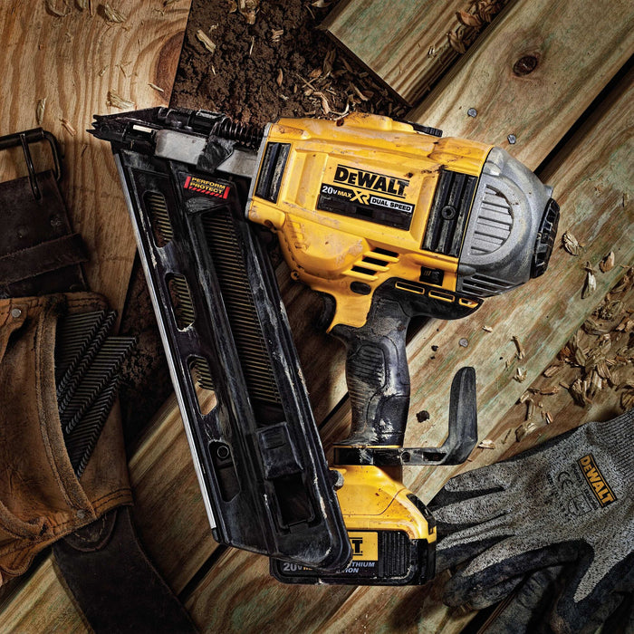 DeWalt 20V MAX Cordless 30° Paper Collated Framing Nailer Kit