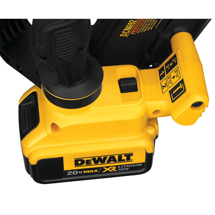 DeWalt 20V MAX Cordless 30° Paper Collated Framing Nailer Kit