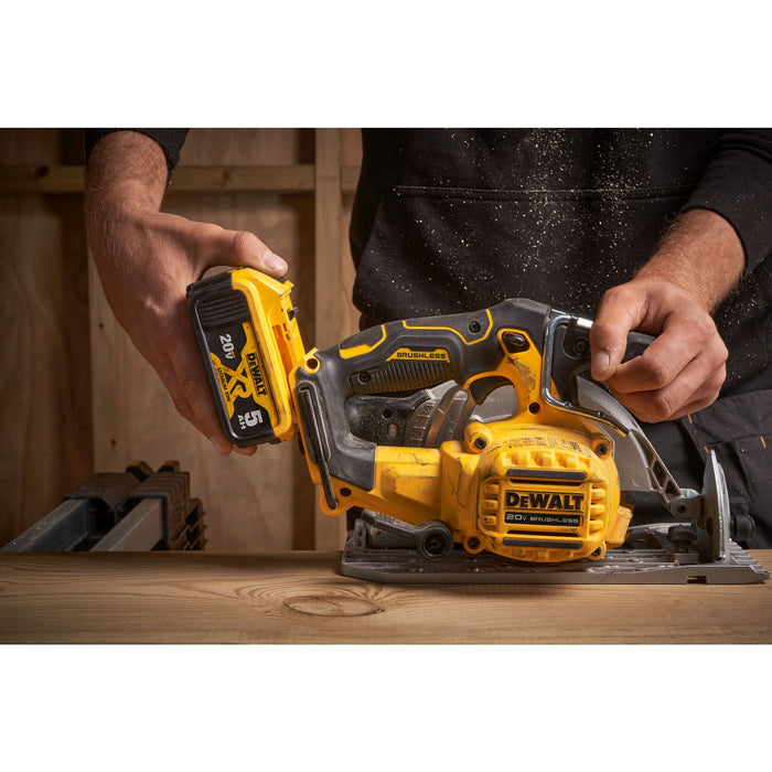 DeWalt 20V MAX 6-1/2" Brushless Cordless Circular Saw Kit