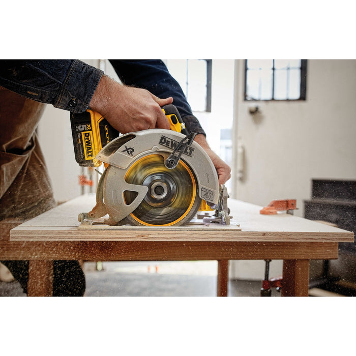 DeWalt 20V MAX XR® Brushless Cordless 7-1/4" Circular Saw Kit