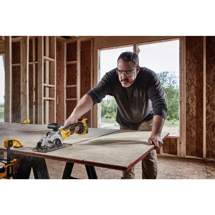 DeWalt ATOMIC™ 20V MAX Brushless 4-1/2" Cordless Circular Saw Kit