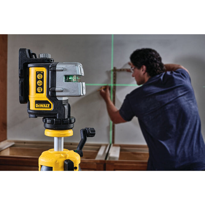 DeWalt 3 Line Green Laser Level w/ (4) AA Batteries