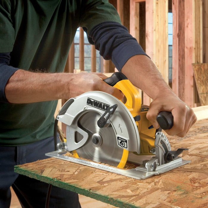 DeWalt 7-1/4" 15A Lightweight Circular Saw w/ Contractor Bag