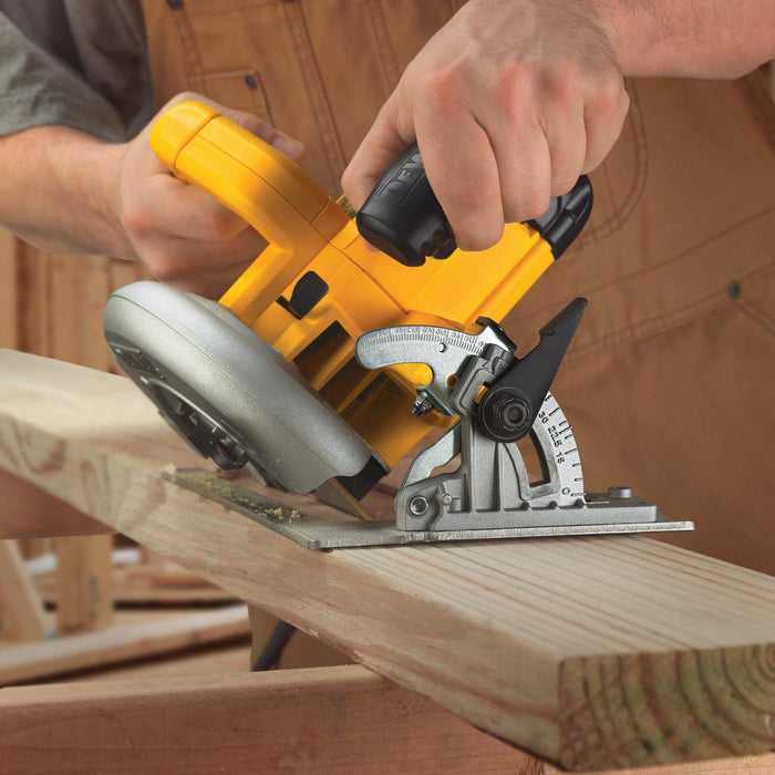 DeWalt 7-1/4" 15A Lightweight Circular Saw