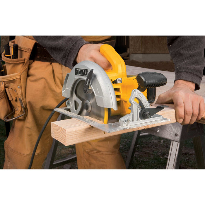 DeWalt 7-1/4" 15A Lightweight Circular Saw