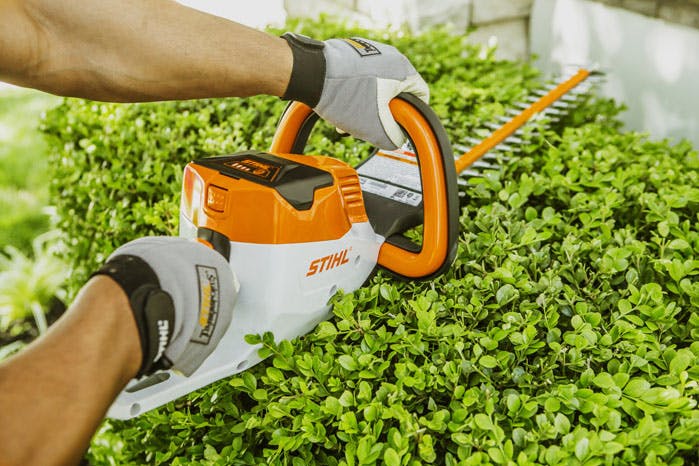 STIHL HSA 56 18" Cordless Hedge Trimmer Kit (AK System)