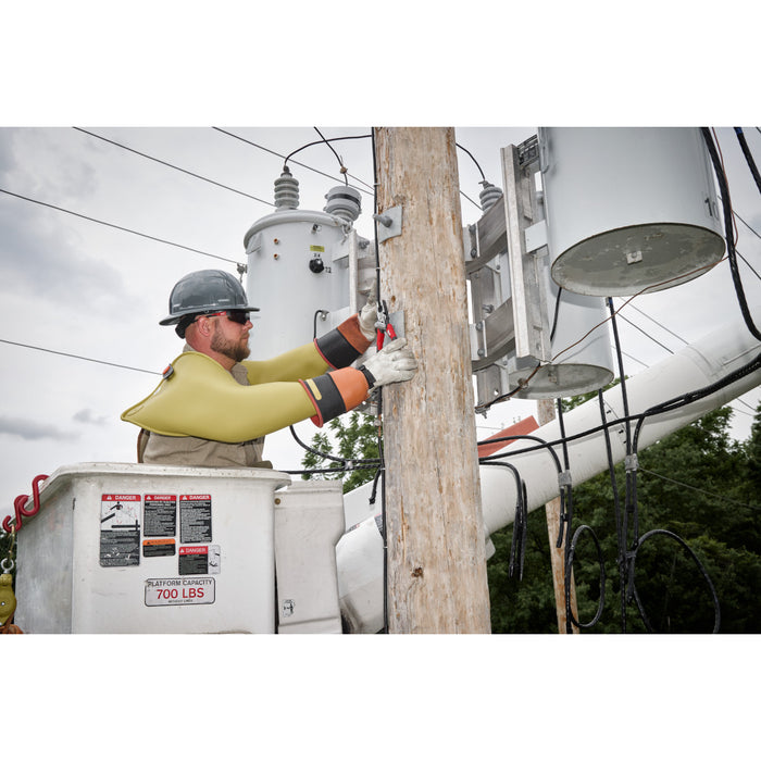 Milwaukee 9" Lineman's Comfort Grip Pliers w/ Thread Cleaner (USA)