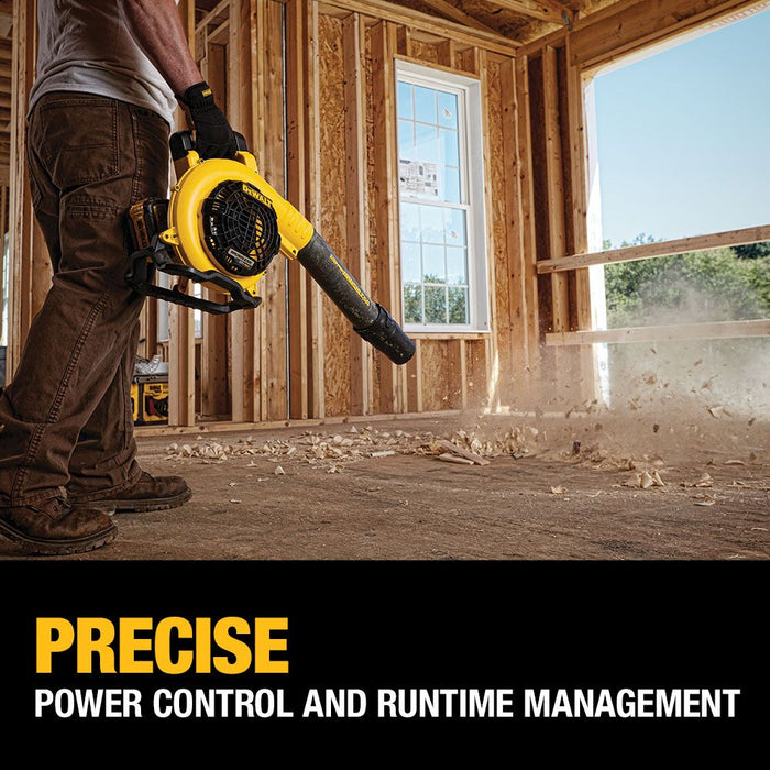 DeWalt FLEXVOLT™ 60V MAX CHAINSAW and Blower Combo Kit
