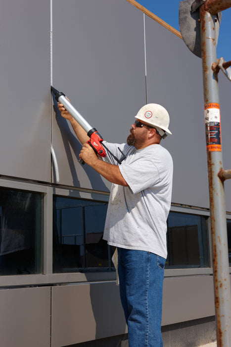 Milwaukee M12 20 oz. Aluminum Barrel Sausage Caulk Gun Kit