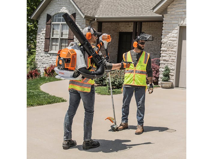 STIHL BR 800 MAGNUM X Gas Powered Backpack Leaf Blower (79.9cc)