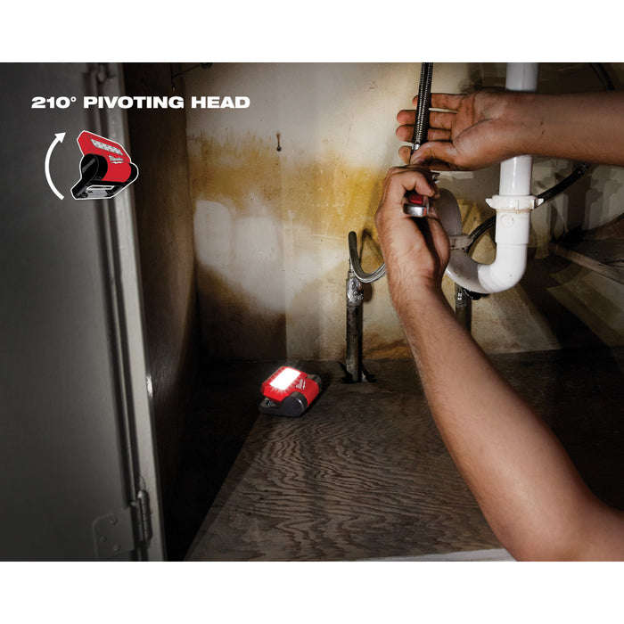 Milwaukee REDLITHIUM USB ROVER Pivoting Flood Light